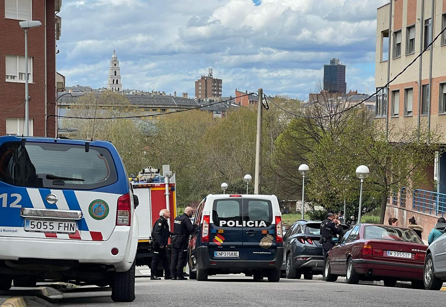 Bomberos de Ponferrada en el incendio de Rosalía de Castro Bomberos de Ponferrada en el incendio de Rosalía de Castro