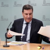 Rubén Cacho ICAL . El consejero de Economía y Hacienda y portavoz, Carlos Fernández Carriedo, comparece en rueda de prensa posterior al Consejo de Gobierno