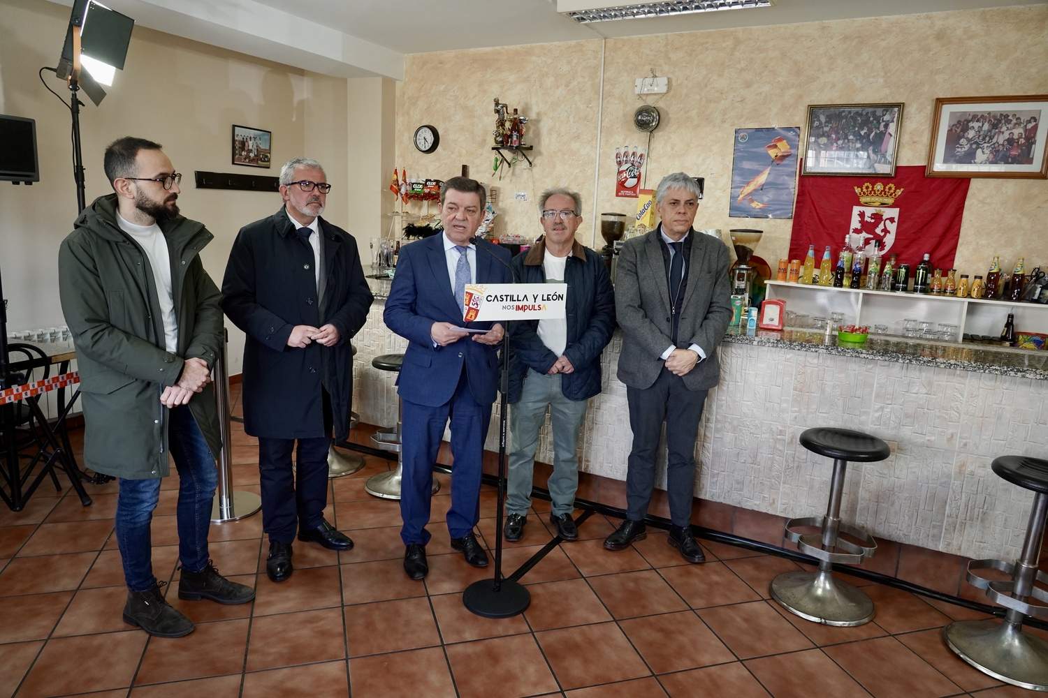 El consejero de la Presidencia, Luis Miguel González Gago, presenta la convocatoria de ayudas para el mantenimiento de bares y centros de ocio en pequeños pueblos de Castilla y León | Campillo / ICAL