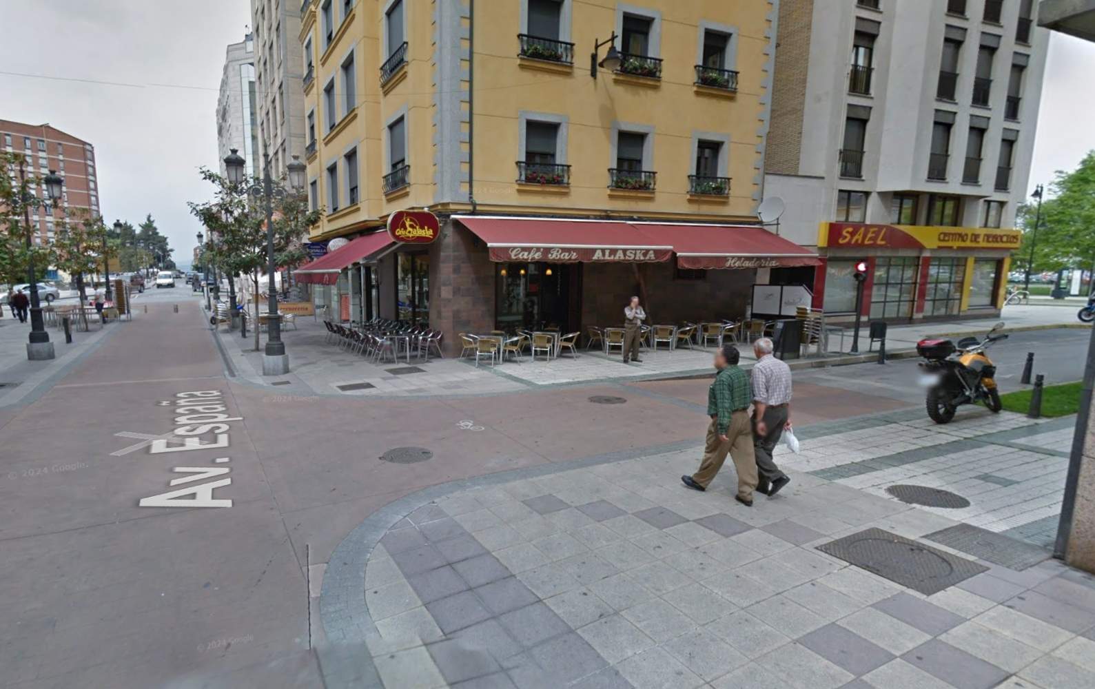 Cruce entre la Avenida España y la Avenida Valdés