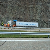 Arde un camión en la a6 en Villagatón (5)