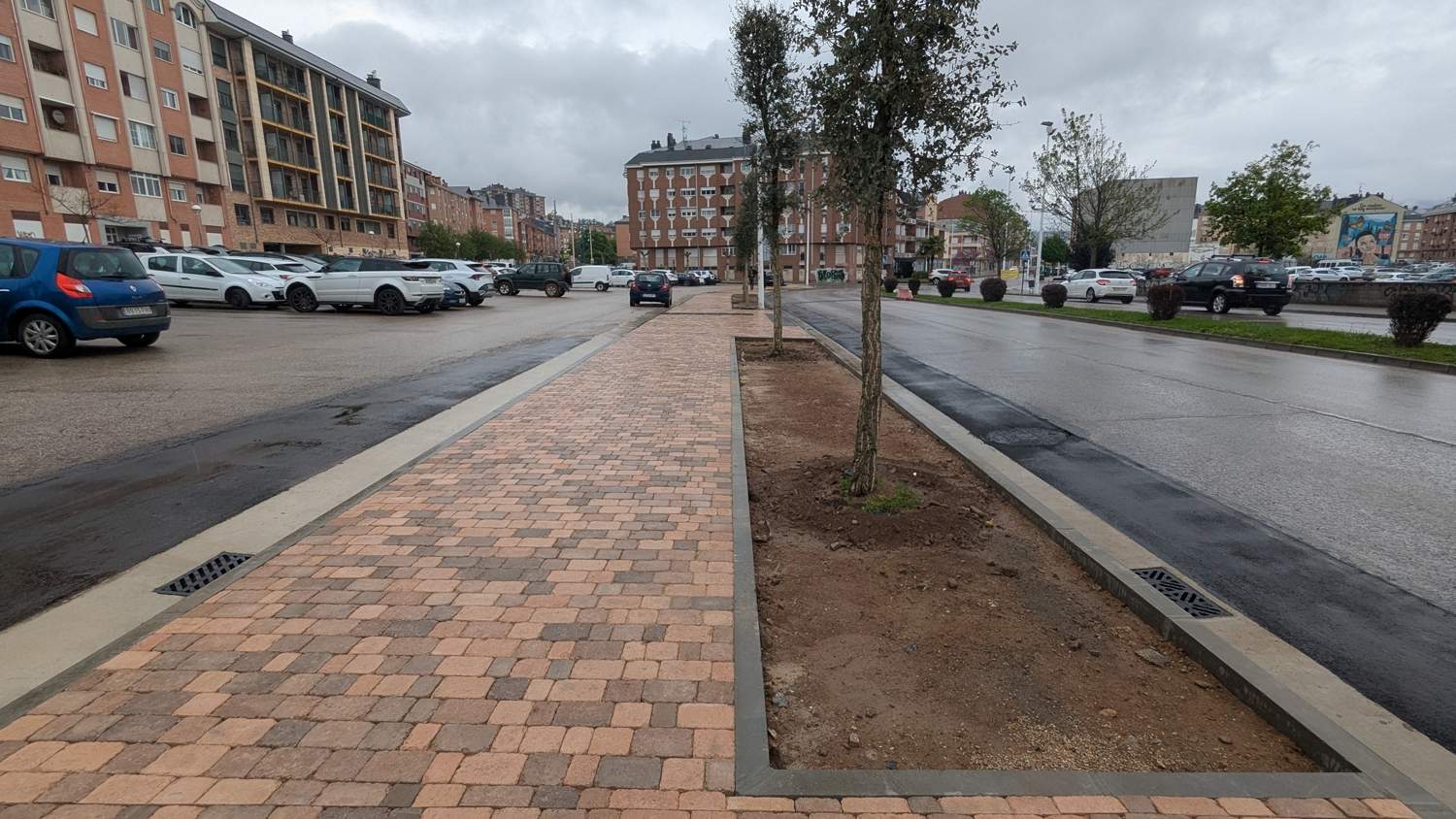 Obras en las aceras de Avenida del Castillo de Ponferrada (2)