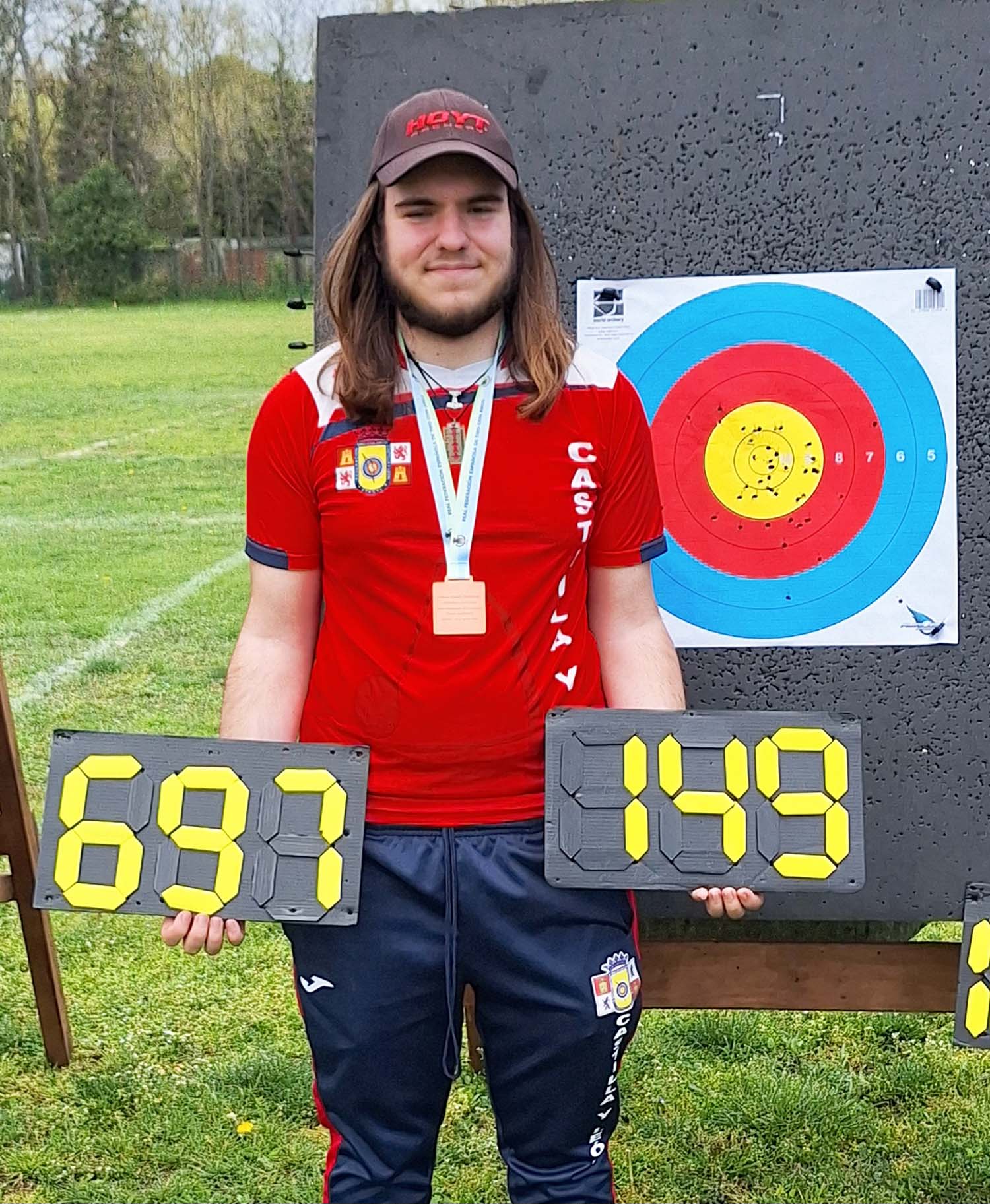 el arquero berciano Héctor González, en el primer GP Promesas de Tiro con Arco 2025