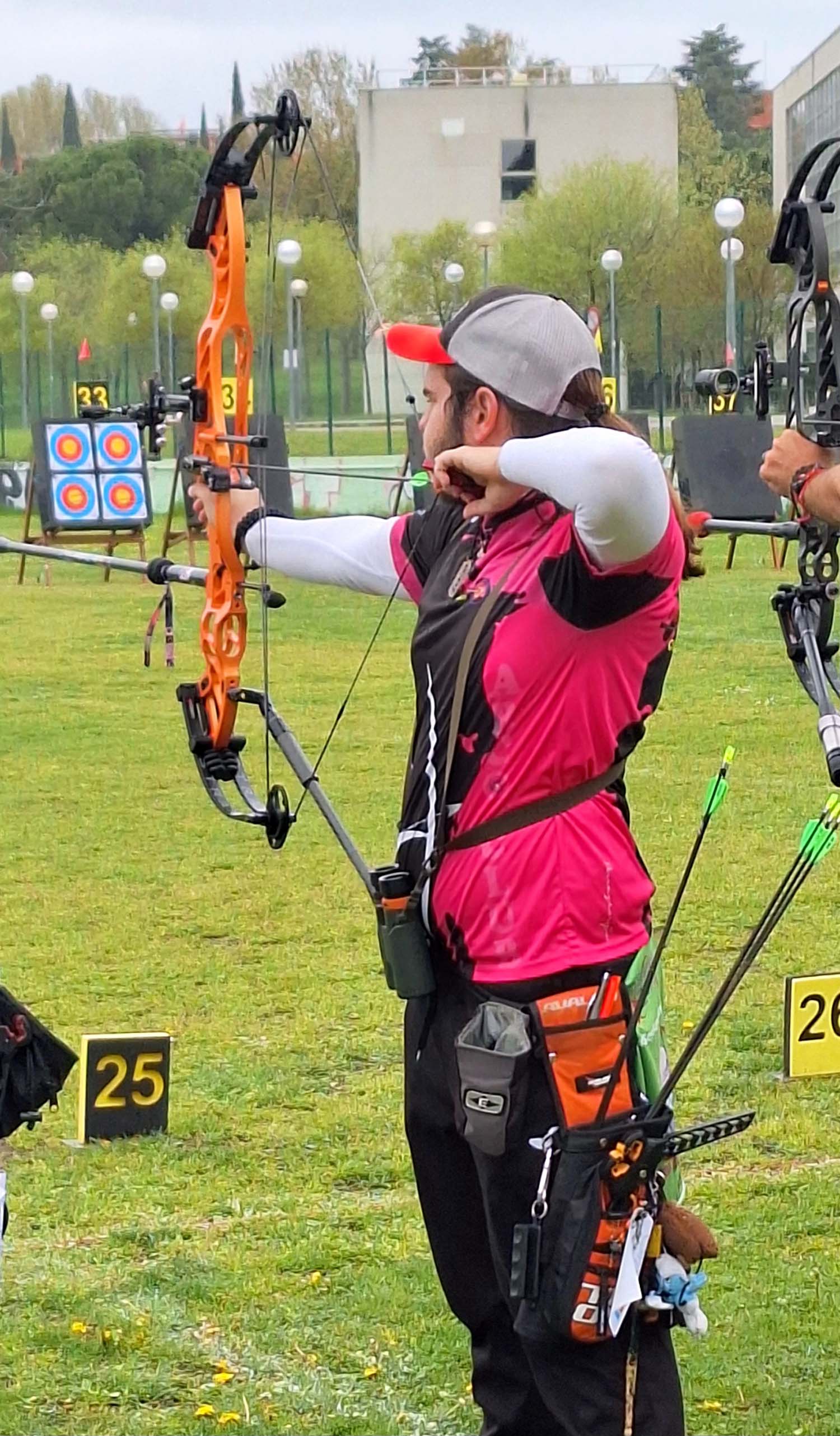el arquero berciano Héctor González, en el primer GP Promesas de Tiro con Arco 20251