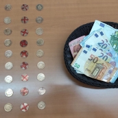 Juego de chapas en Semana Santa