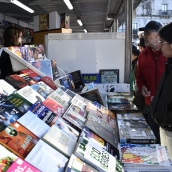 La Feria del Libro se consolida en Ponferrada gracias al amor de los bercianos al formato papel