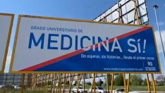 CB inicia la campaña 'Medicina Sí!' para atraer el grado a Ponferrada con la instalación de vallas y una recogida de firmas