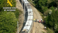 Evacuados los pasajeros de un tren 'varado' cerca de Bembibre por el apagón 