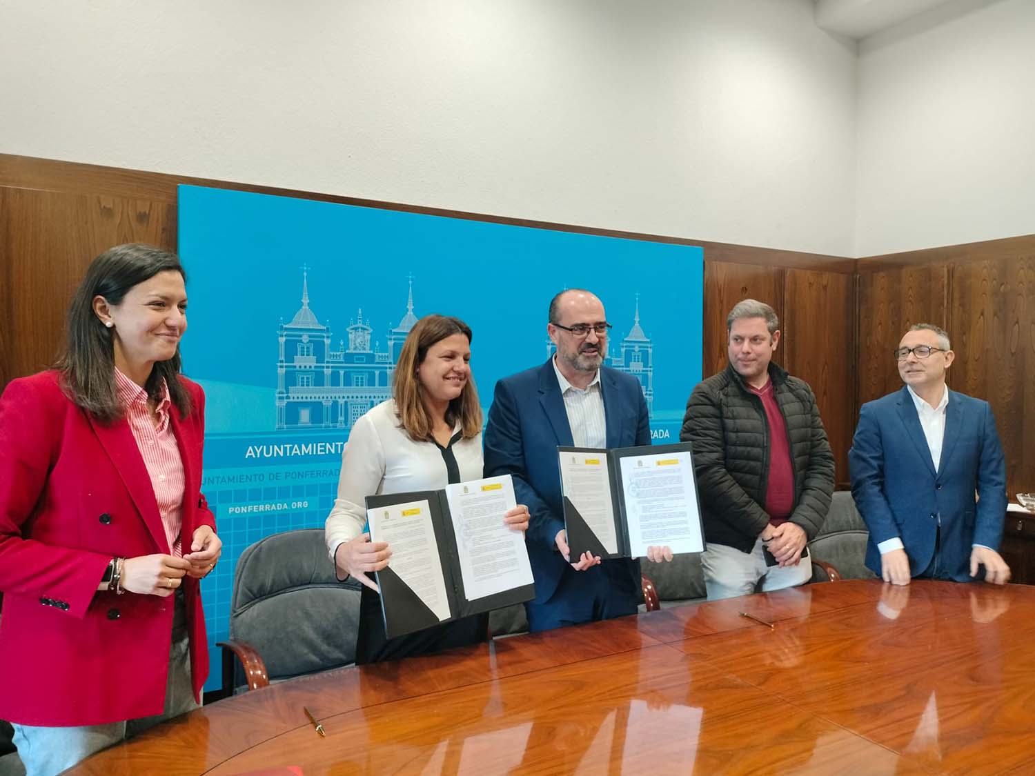 Firma del convenio entre el Ayuntamiento de Ponferrada y CIUDEN