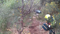 Trasladado al Hospital del Bierzo en estado grave el jóven que se precipitó con su coche por un barranco de Carucedo Trasladado al Hospital del Bierzo en estado grave el jóven que se precipitó con su coche por un barranco de Carucedo