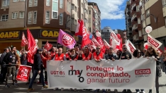 Los sindicatos salen a las calles de Ponferrada reclamando la reducción de la jornada laboral y la reforma del despido improcedente