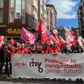 Los sindicatos salen a las calles de Ponferrada reclamando la reducción de la jornada laboral y la reforma del despido improcedente