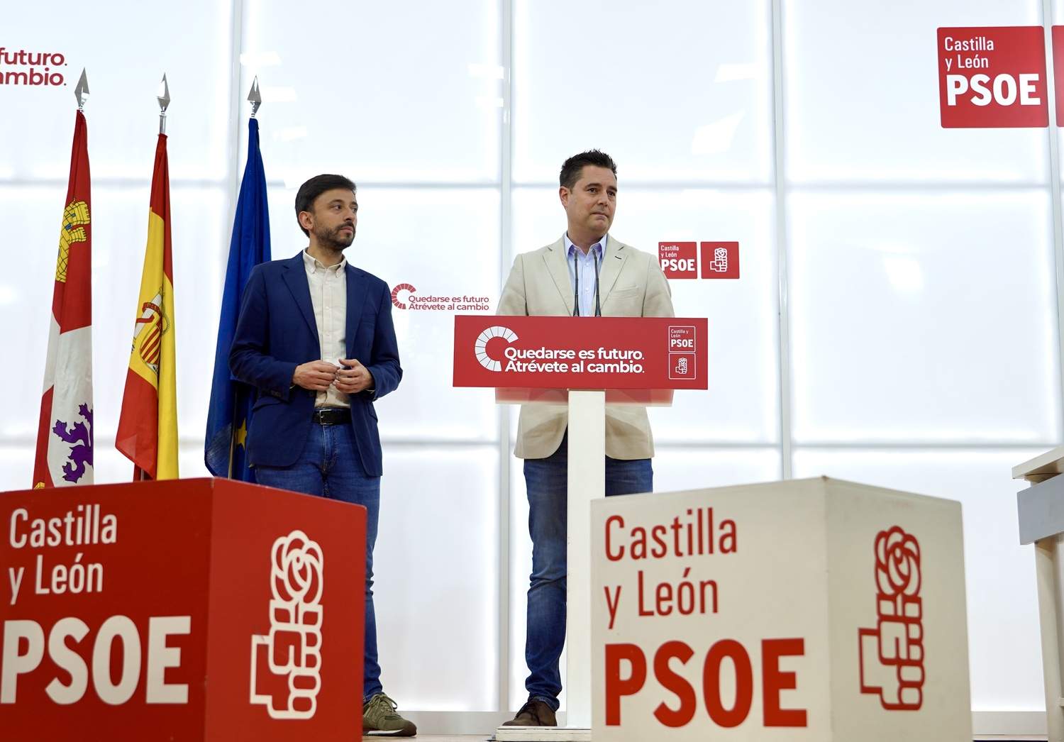 El secretario de Organización del PSOECyL, Daniel de la Rosa, y el secretario de Política Municipal del PSOECyL, Fran Díaz, informan de diversas acciones en materia de política municipal | Miriam Chacón / ICAL