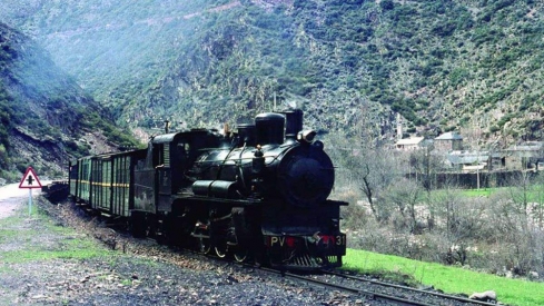 Imagen histórica del Ponfeblino. Archivo | Las obras del Ponfeblino llegan a Palacios del Sil en el 106 aniversario de su inauguración y confían en celebrar la siguiente efeméride con ellas completas