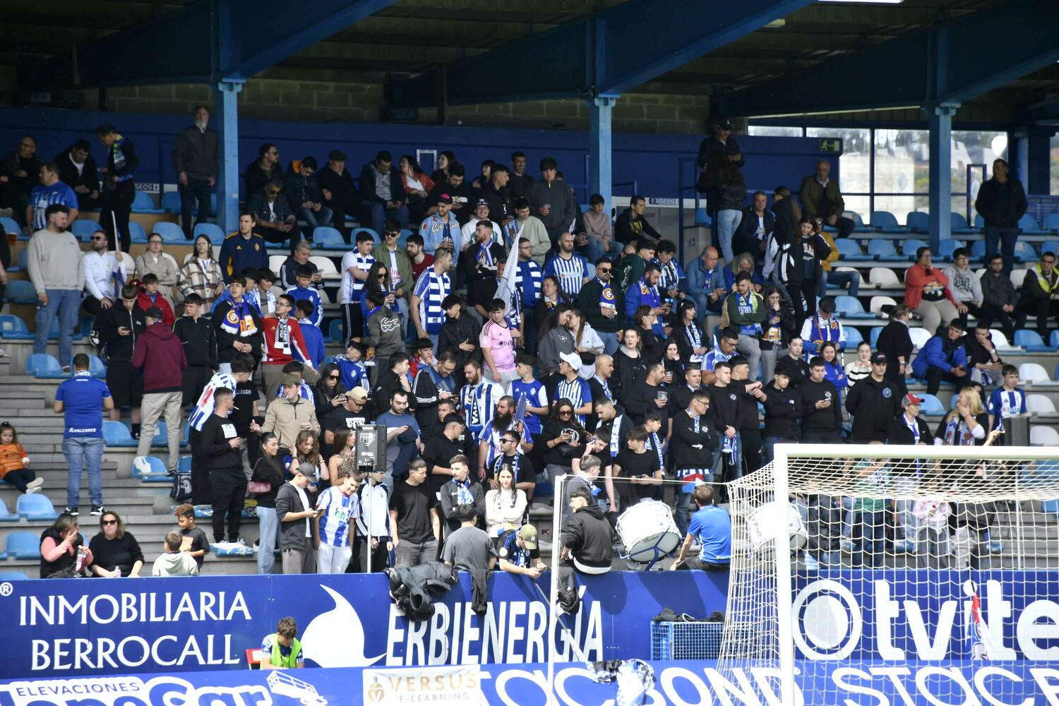 Así disfrutó El Toralín de la victoria que acerca a la Ponferradina al liderato | Dani Merino