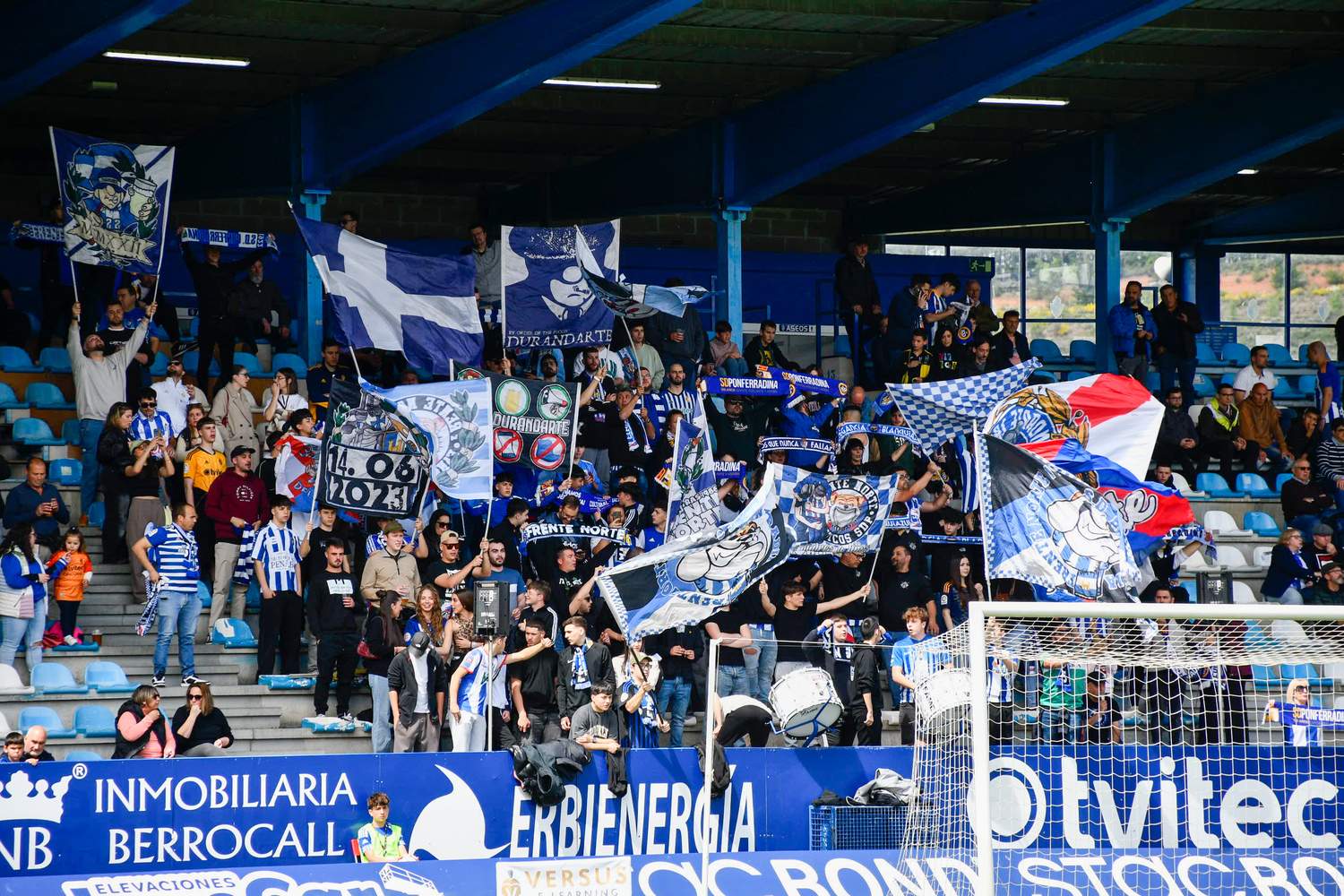 Así disfrutó El Toralín de la victoria que acerca a la Ponferradina al liderato | Dani Merino