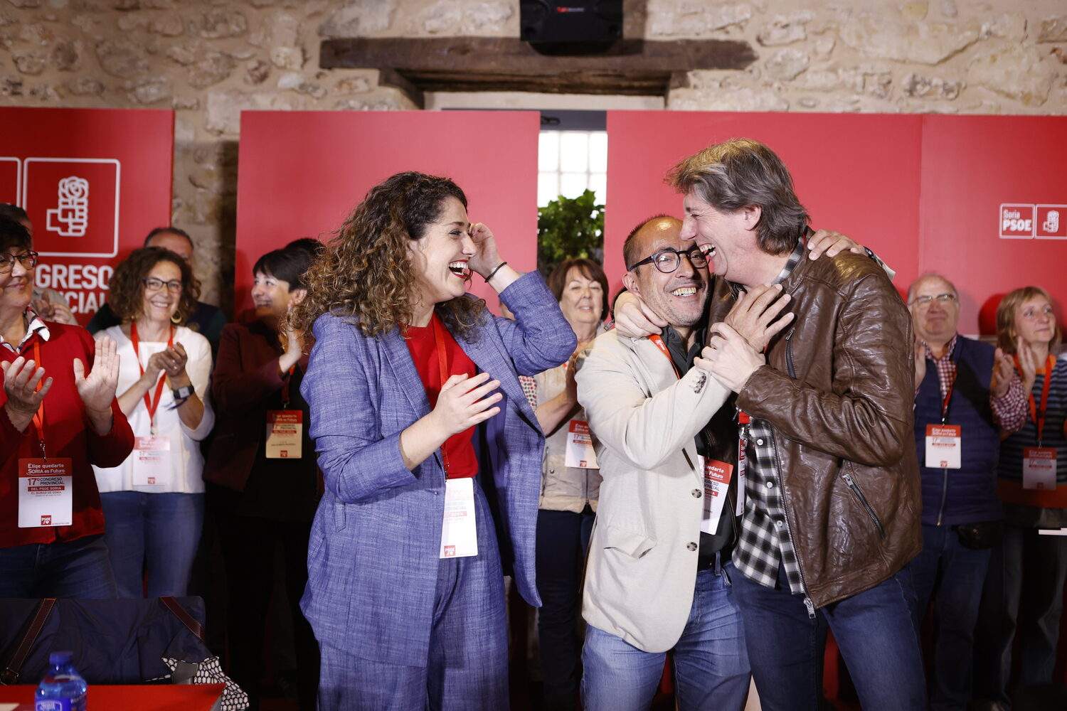 El secretario general del PSOE de Castilla y León, Carlos Martínez, clausura el Congreso Provincial del PSOE de Soria junto a la secretaria de Política Económica y Transformación Digital de la Comisión Ejecutiva Federal Socialista, Enma López, y al secretario general del PSOE de Soria, Luis Rey | Concha Ortega / ICAL