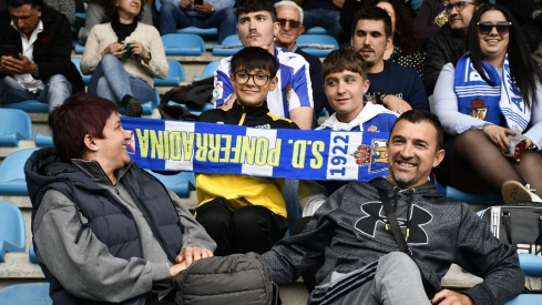 Así disfrutó El Toralín de la victoria que acerca a la Ponferradina al liderato | Dani Merino Así disfrutó El Toralín de la victoria que acerca a la Ponferradina al liderato | Dani Merino