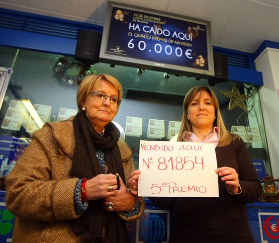 La administración nº2 de Ponferrada ante la alegría de vender un 5º premio (ICAL)