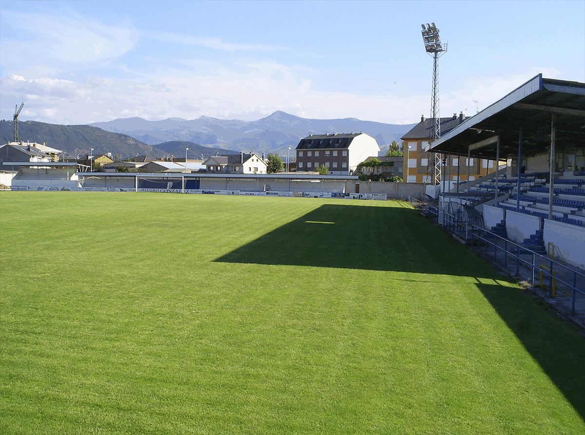 Los padres del CD Fuentesnuevas se concentran para exigir la "dimisión inmediata" de Cartón y su Junta Directiva 