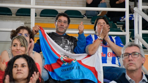 El Lydia Valentín vibró pese al adiós del Clínica Ponferrada de los playoffs de ascenso | Dani Merino El Lydia Valentín vibró pese al adiós del Clínica Ponferrada de los playoffs de ascenso | Dani Merino