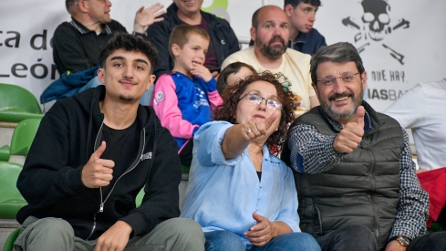 El Lydia Valentín vibró pese al adiós del Clínica Ponferrada de los playoffs de ascenso | Dani Merino El Lydia Valentín vibró pese al adiós del Clínica Ponferrada de los playoffs de ascenso | Dani Merino