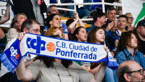 El Lydia Valentín vibró pese al adiós del Clínica Ponferrada de los playoffs de ascenso | Dani Merino El Lydia Valentín vibró pese al adiós del Clínica Ponferrada de los playoffs de ascenso | Dani Merino