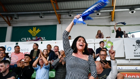 El Lydia Valentín vibró pese al adiós del Clínica Ponferrada de los playoffs de ascenso | Dani Merino El Lydia Valentín vibró pese al adiós del Clínica Ponferrada de los playoffs de ascenso | Dani Merino