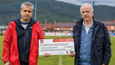 El Fabero entrega más de 6.000 euros del II Torneo de la Antracita a la AECC 