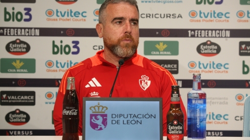 Javi Rey tiene "clara" la alineación de la Ponferradina ante la Real Sociedad B, aunque con "dudas" que resolverá el domingo