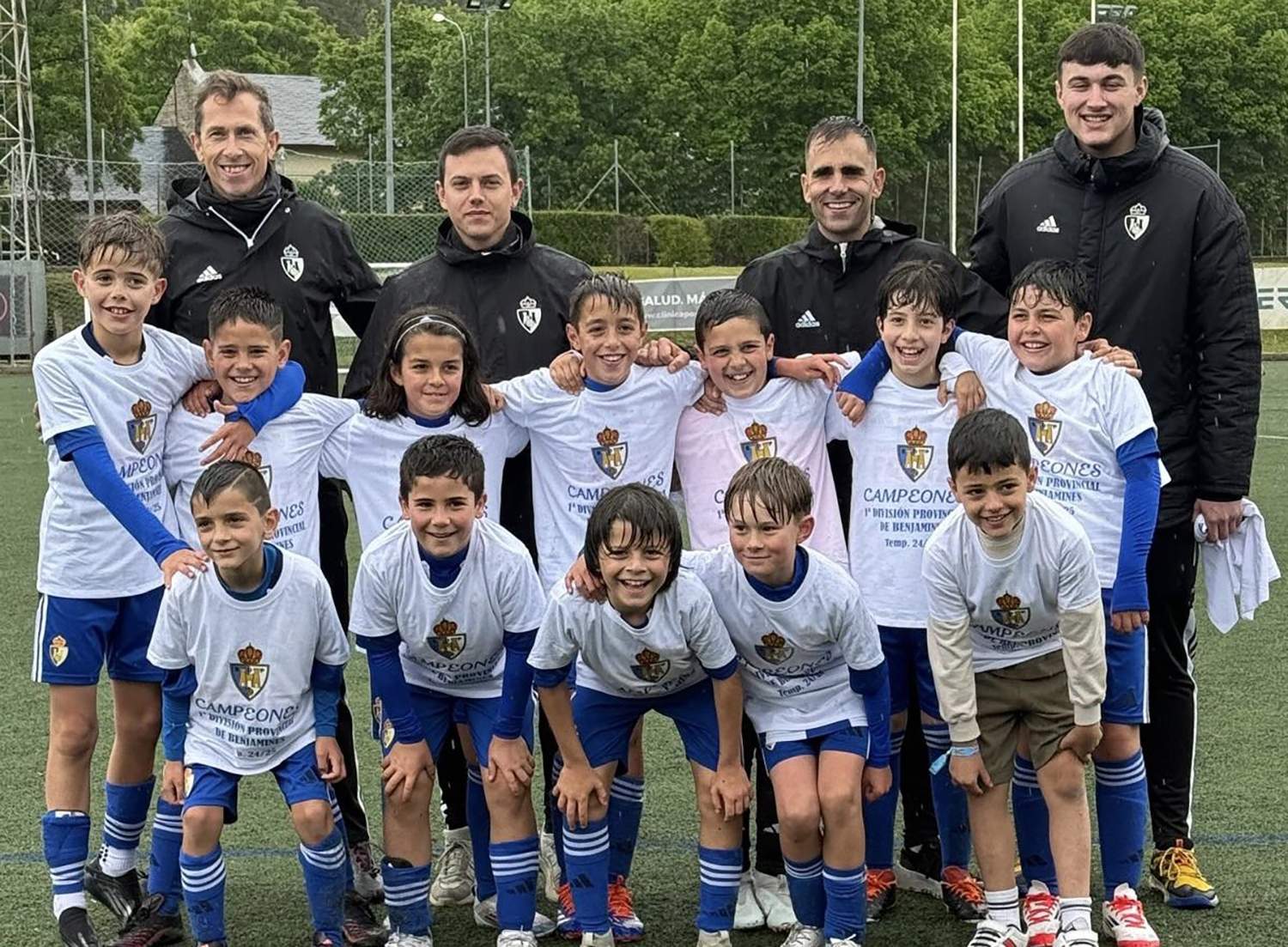 El equipo benjamín de la Ponferradina se alza con el campeonato provincial