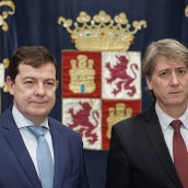 Rubén Cacho ICAL. El presidente de la Junta, Alfonso Fernández Mañueco, recibe al secretario general del PSOECyL, Carlos Martínez