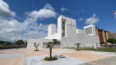 Plaza aledaña a la iglesia de la Rosaleda