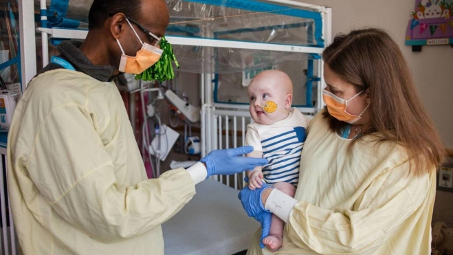 Un bebe con una enfermedad rara primer paciente tratado mediante terapia genica