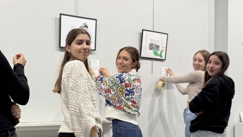 Exposición alumnos Gil y Carrasco en la biblioteca de Ponferrada 