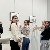 Exposición alumnos Gil y Carrasco en la biblioteca de Ponferrada 