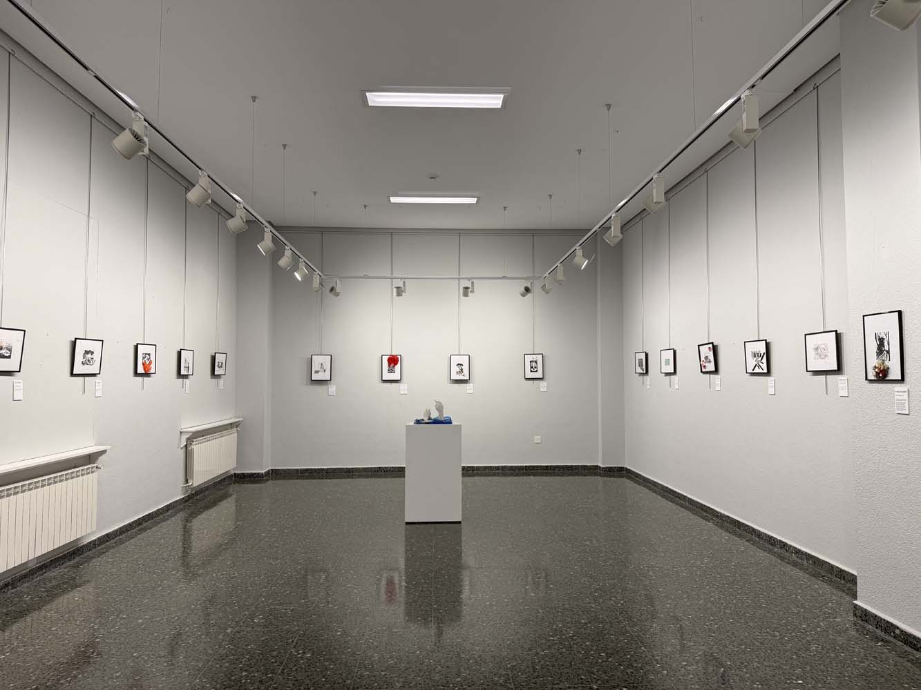 Exposición alumnos Gil y Carrasco en la biblioteca de Ponferrada 