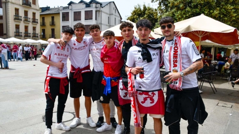 Aficionados de la Cultural antes del derbi ( Aficionados de la Cultural antes del derbi (