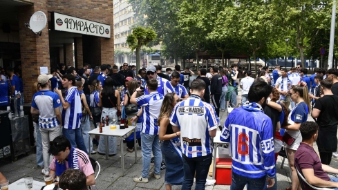 Foto de los aficionados de la Ponferradina en la previa al derbi Foto de los aficionados de la Ponferradina en la previa al derbi