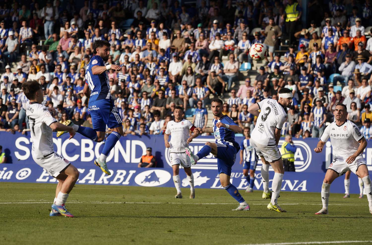 César Sánchez ICAL. Partido entre la Deportiva Ponferradina y la Cultural
