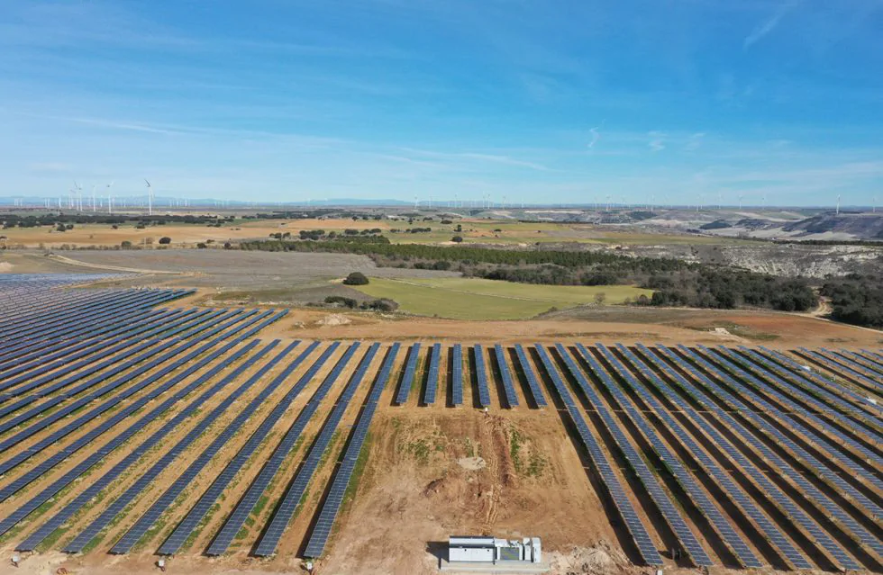 Primer-proyecto-fotovoltaico-de-Iberdrola-en-CyL-Revilla-Vallejera-Burgos-1-980x639