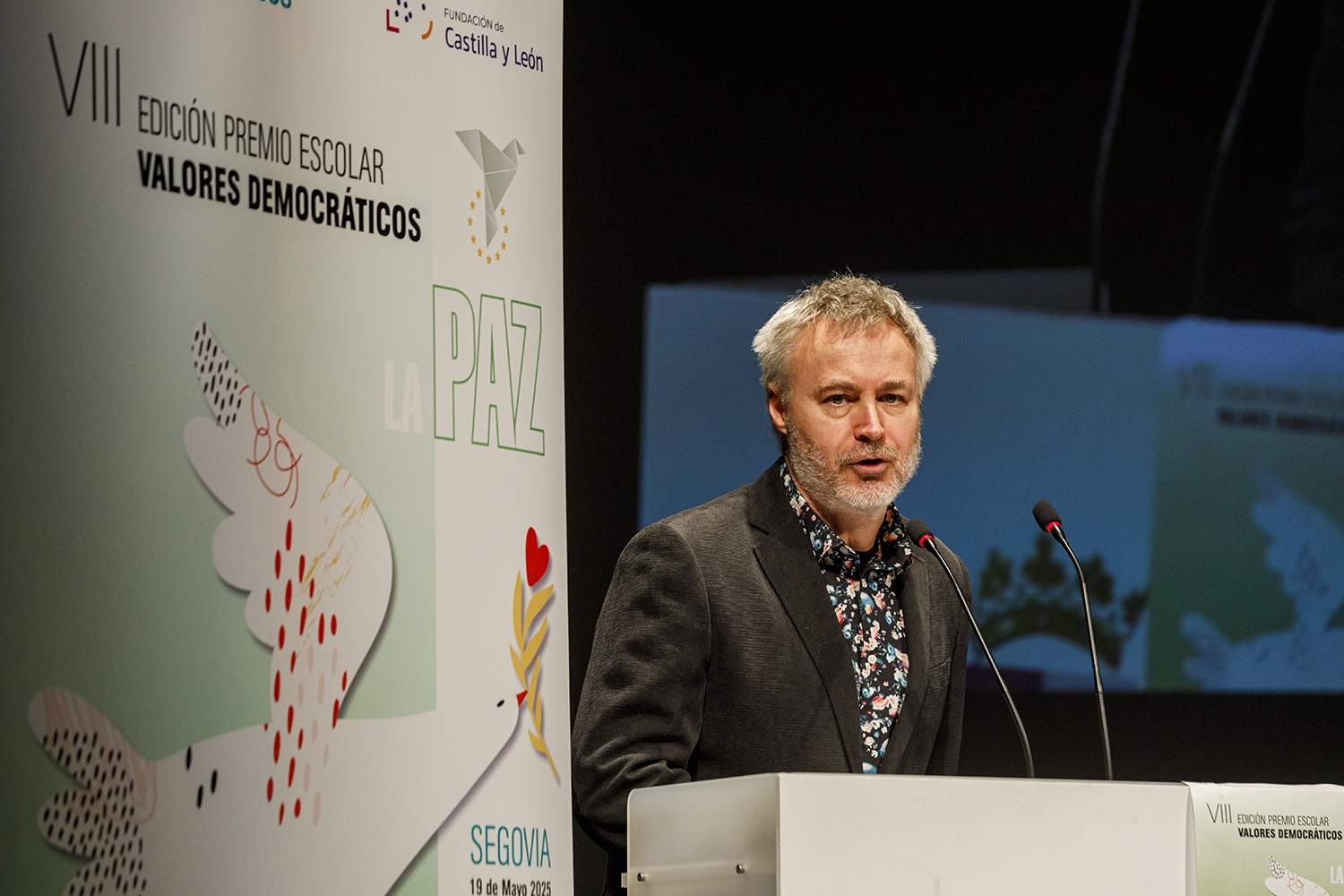 Primer premio ‘Abre los ojos’, del centro IES Europa de Ponferrada. Primer premio ‘Abre los ojos’, del centro IES Europa de Ponferrada.