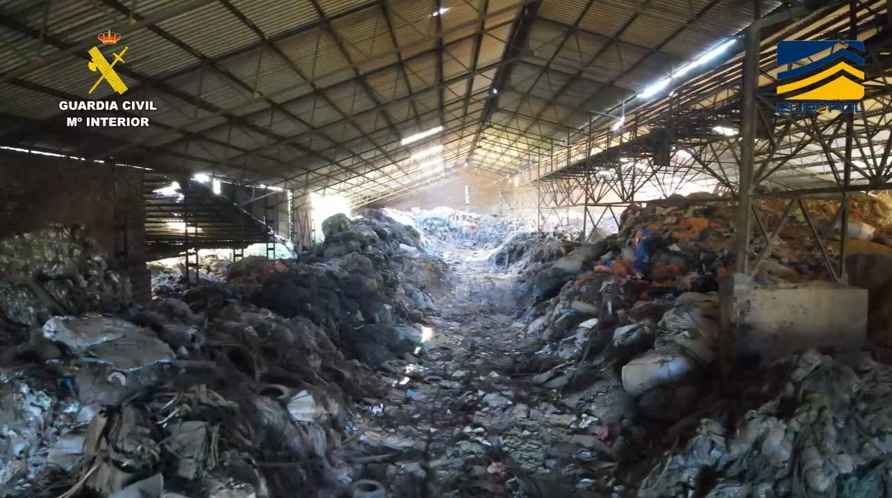 Un vertedero ilegal en El Bierzo destapa una organización criminal de tráfico ilegal de plásticos