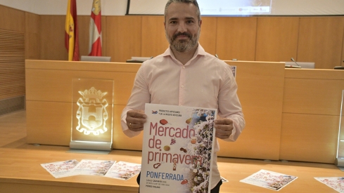 La av. Pérez Colino acoge el Mercado de Primavera de Ponferrada con 26 puestos y concierto de Pukara Folk