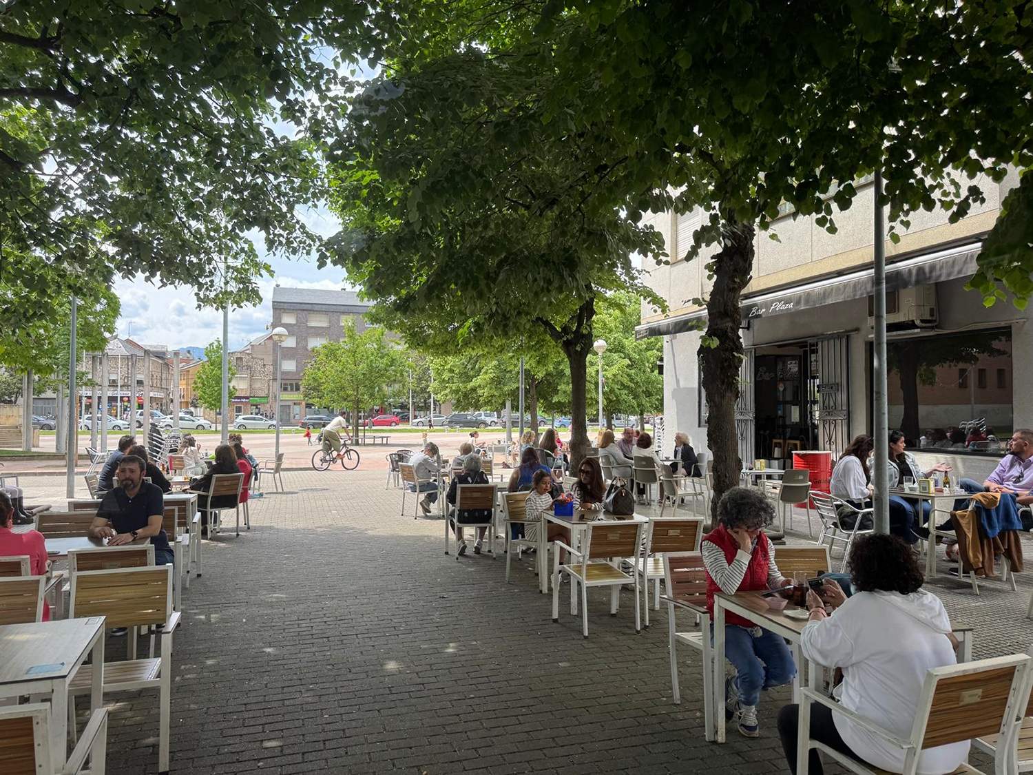 Terraza bar Plaza (Cuatrovientos) 2