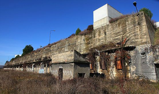Muelle de carga de carbón en el complejo ferroviario La Placa-Ponferrada, en el barrio ponferradino de La Placa (César Sánchez/ICAL)