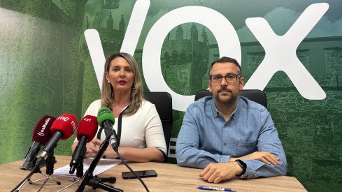 Los concejales de Vox Ponferrada, Patricia González y Gerardo González