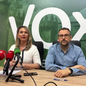Los concejales de Vox Ponferrada, Patricia González y Gerardo González