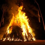 El Bierzo 'se enciende' en la noche más mágica del año: Guía de hogueras de San Juan