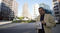 Carlos Fidalgo con su nueva novela La Leyenda de la Ciudad del dólar (César Sánchez / ICAL) Carlos Fidalgo con su nueva novela La Leyenda de la Ciudad del dólar (César Sánchez / ICAL)